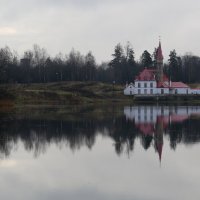 Приоратский дворец (серый ноябрь) :: Елена Разумилова