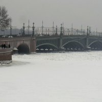 Троицкий мост за пеленою дождя :: Любовь 