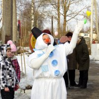 О подвиге снеговика, зовущего весну :: Сергей В. Комаров