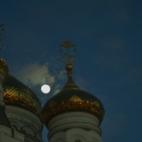 Луна над куполами :: Руслан Подпалов