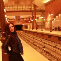Девушка в метро :: Дарья Хубанова