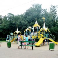 Детская площадка в парке. :: Ольга Кривых