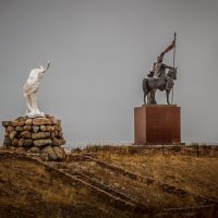 Статуи на Иссык-Куле :: Василий Игумнов