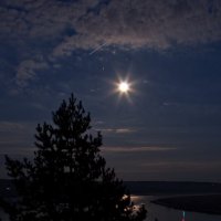 "Одинокий спутник плывет в пустоте над Землей...." :: Vladimir Beloborodov