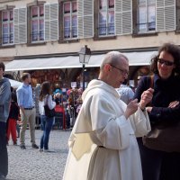 Разговор с монахом на соборной площади. Страсбург. :: Алла Шапошникова