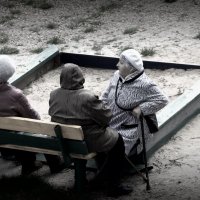 Бабушки,бабушки....бабушки старушки.....ушки на макушке... :: Галина Кучерина