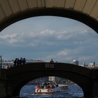 Питер. Выход в Невские воды. :: Олег Козлов