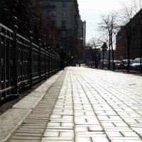 Тротуар и солнце. День чудесный. :: Владимир Гилясев