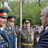 Губернатор поздравляет ветеранов с Днем Победы :: Алексей Кучерюк