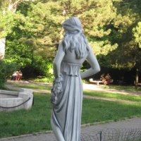 Женственная скульптура :: Валентина Миленина