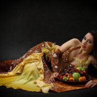 Girl and fruits :: Александр Михеев