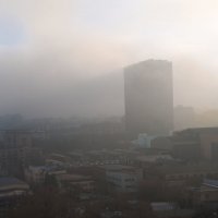 Туман над городом. :: Евгений Поляков