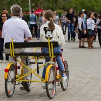Велопрогулка в парке... :: Марат Рысбеков