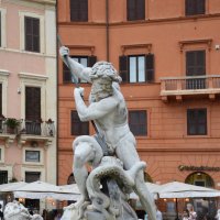 Фигура Нептуна в фонтане на площади Навона в Риме :: Сергей Лошкарёв