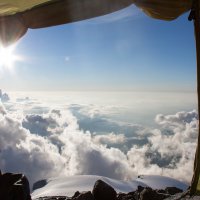 вид из палатки на высоте 5200 м. Эльбрус :: Даша Савельева