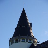 Кошечка на крыше замка :: Валерий Новиков