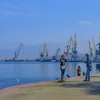 Феодосийский порт.  Фото на память :: Аркадий Беляков