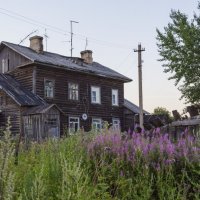 дом в поселке :: Владимир Фомин