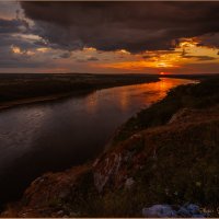 Закат на реке :: Сергей Винтовкин