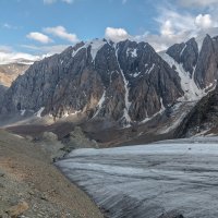скалы Бараньи лбы и ледник Большой Актру :: Дмитрий Кучеров