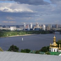 Белеет парус над Днепром небесным светом озарен :: Павел Кондаков