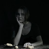 Девушка  с  абрикосами.. :: Валерия  Полещикова 