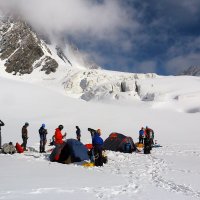 Лагерь на леднике Менсу :: Михаил Баевский