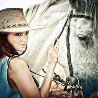 Девушка и лошадь :: Юлия Нагибович