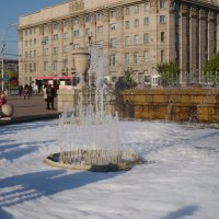 Снежный фонтан :: Константин Селедков