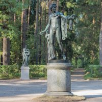 12 дорожек Павловск статуя Аполлона Бельведерского. :: Слава 