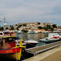 Лодки у причала в хорватском городе Врсар :: Лина Пушок 