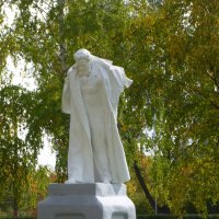 Памятник А.С. Пушкину в Болдино :: Наиля 
