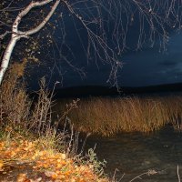 Осенний вечер у озера. :: Наталья Юрова