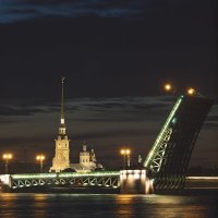 дворцовый мост и петропавловская крепость, санкт-петербург :: роман фарберов