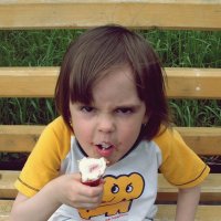 У ребёнка мороженое заберёте?! :: Евгения Семененко 