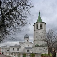 На улицах ВН. Ц. великомученника Дмитрия Солунского и колокольня. :: Евгений Никифоров