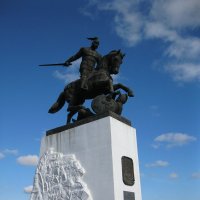 Памятник Князю Светославу  Храброму :: Денис Щербак