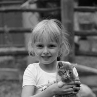 Девочка с котенком :: Tatiana Khoroshilova