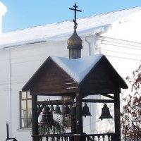 Деревянная звонница  Казанского женского монастыря в Ярославле :: Galina Leskova