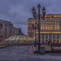 На Манежной площади :: Юрий Митенёв