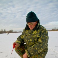 на зимней рыбалке :: юрий иванов