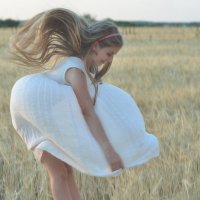 Подолом платья собирая ветер :: Ирина Данилова