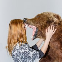 Девушка и медведь :: Николай Ефремов