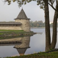 Псковский кром. Плоская башня у нижних решеток (Толстуха) :: Алексей Шаповалов Стерх