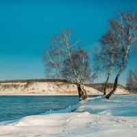 На берегу Ангары :: евгений 