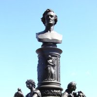 Памятник на Террасе Брюля :: Наталья Серегина