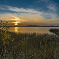 закат на озере :: Анатолий Корнейчук