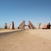 Монумент в пустыне. :: Леонид Марголис