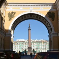 Вид на Дворцовую площадь из арки Главного штаба... :: zhanna-zakutnaya З.