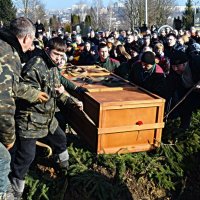 У Чернівцях поховали   Леоніда Петихачника, загиблого у зоні АТО :: Степан Карачко